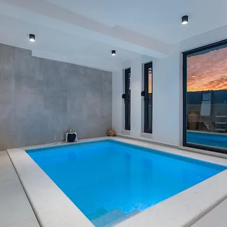 Beachfront Villa, Indoor Heated Pool Stunning View