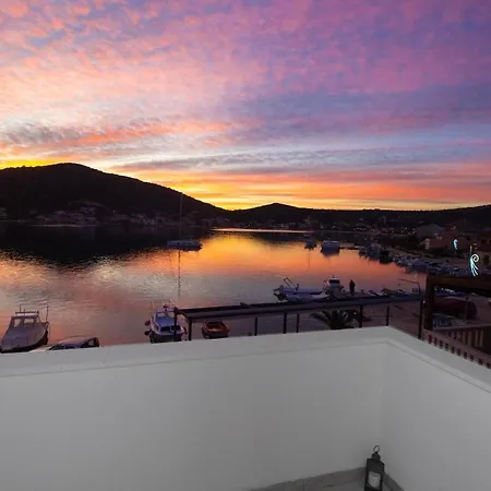 Beachfront Villa, Indoor Heated Pool Stunning View Vinišće