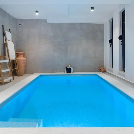 ヴィラ Beachfront Villa, Indoor Heated Pool Stunning View Vinišće
